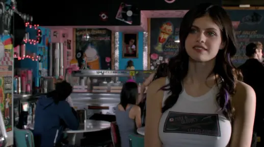 全球恐怖电影统一特点:大胸女+胸大女 Cut4