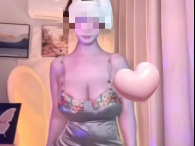 邻居家的护士姐姐私下居然这么反差，好涩～