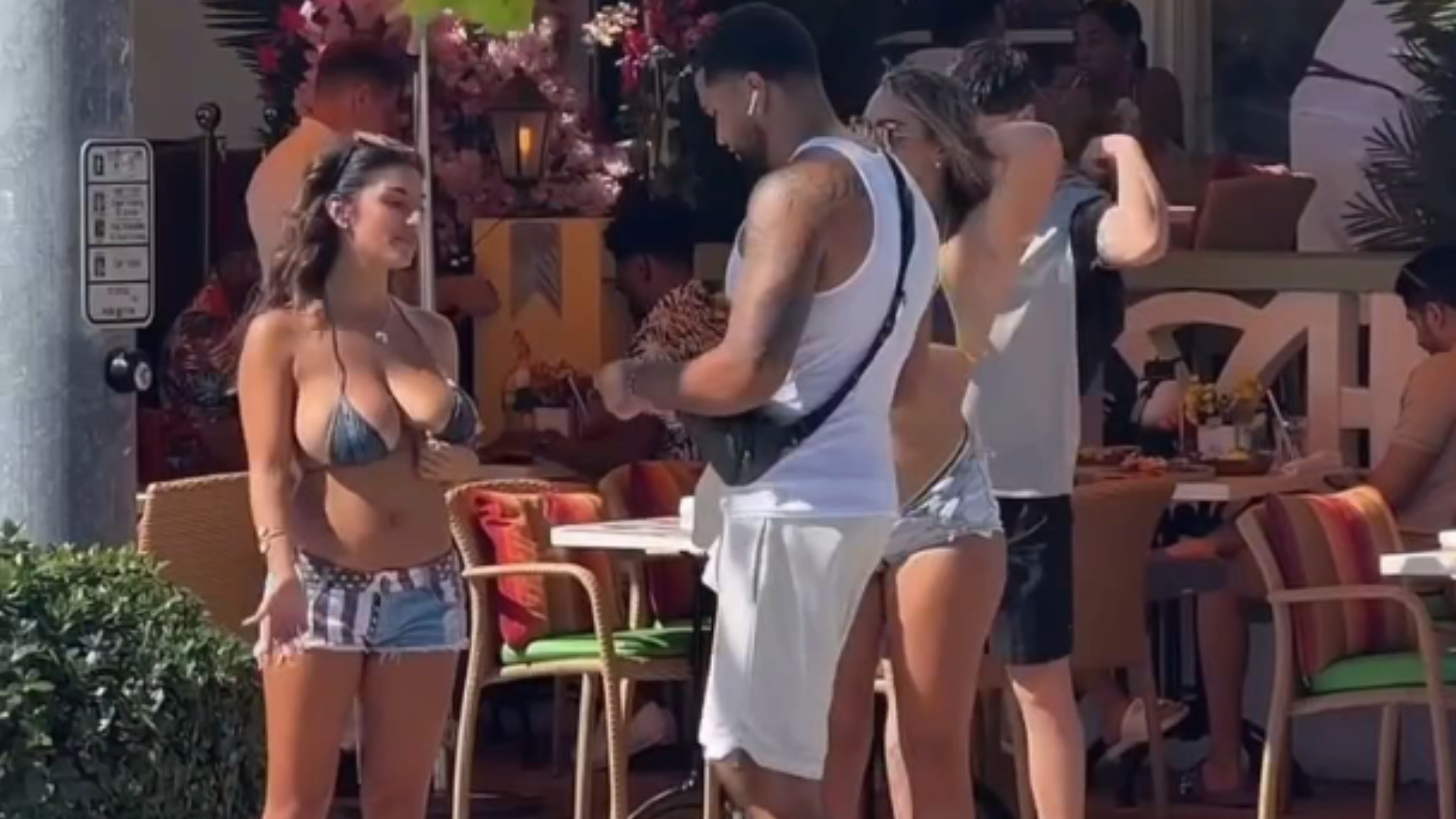 海滩加微信得吃