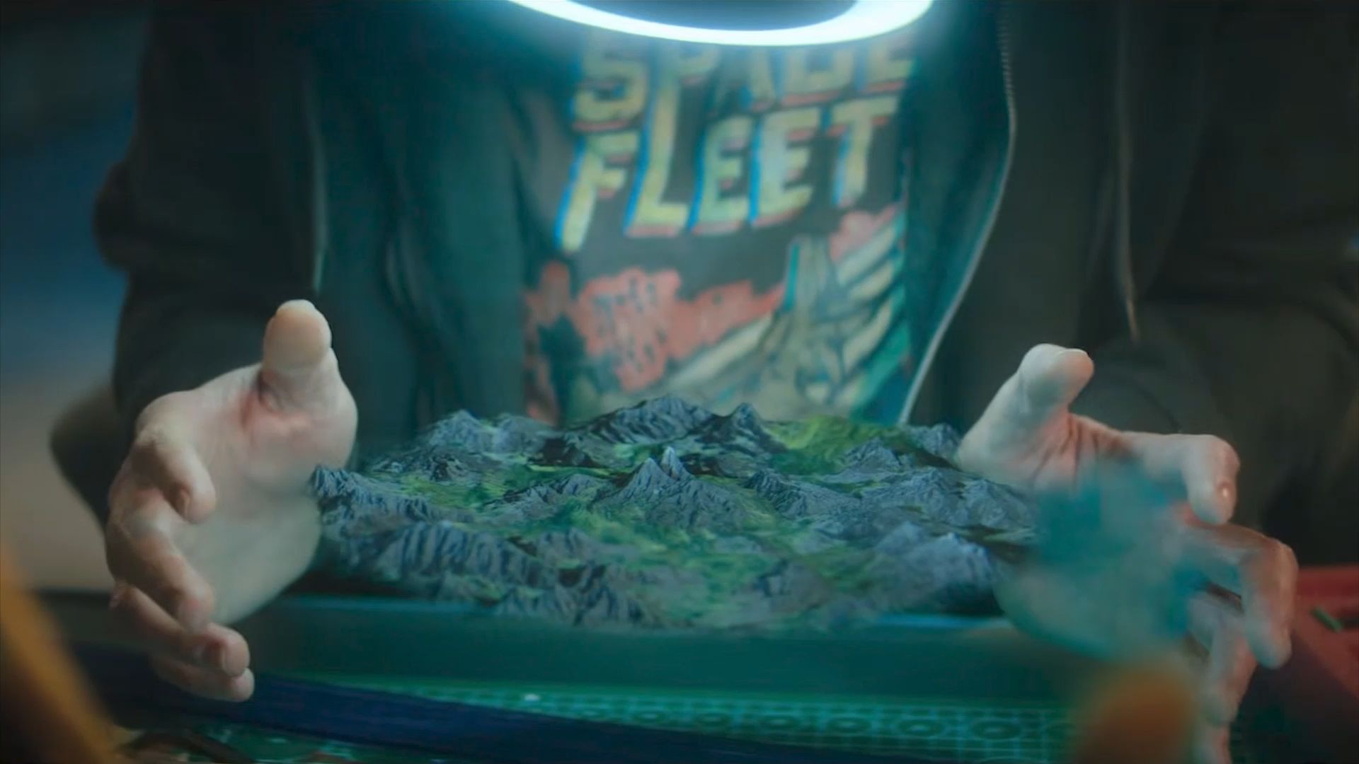 创世神竟是打工牛马！工作是纯手工搓星球，永远不死永不休息【科幻Fans 布玛】《黑镜 第七季》之《卡利斯特号：无限》