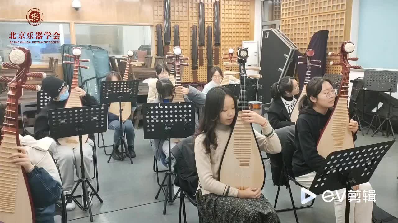 北京外国语大学高校美育通选课程——琵琶重奏《铃儿响叮当》