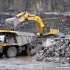 【挖掘机】小松PC800LC挖掘机在采石矿内进行采矿工作