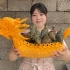 日本媳妇雕了一条龙舟！！！