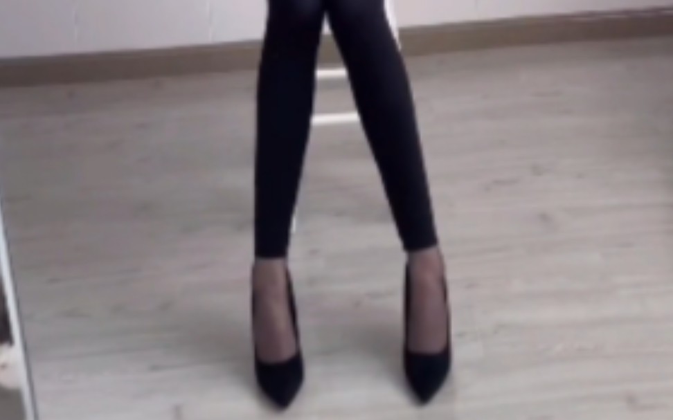Here comes the aftershock, the silk version of the pants.