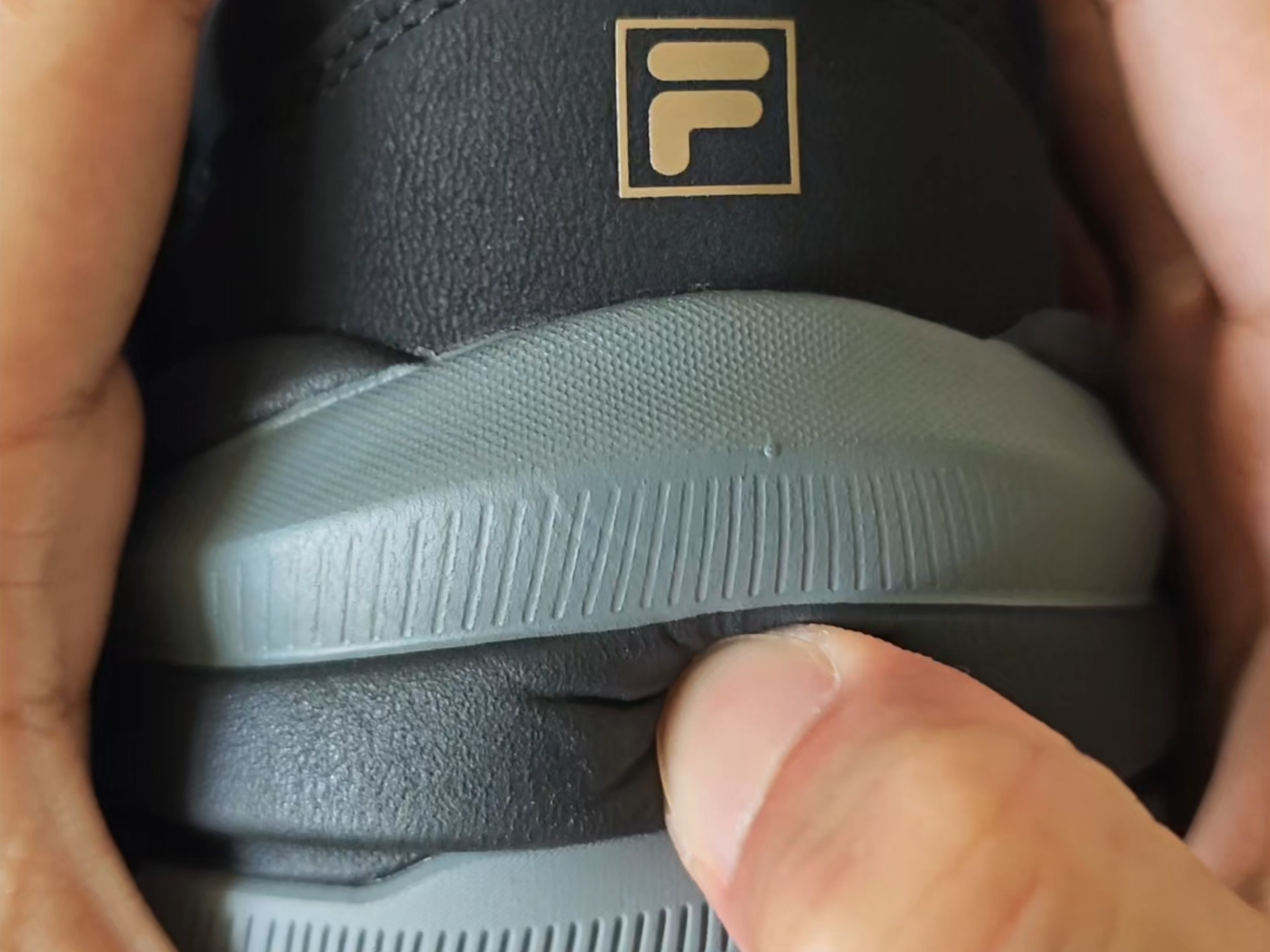 超帅超软弹的休闲鞋! FILA斐乐 掠夺者2
