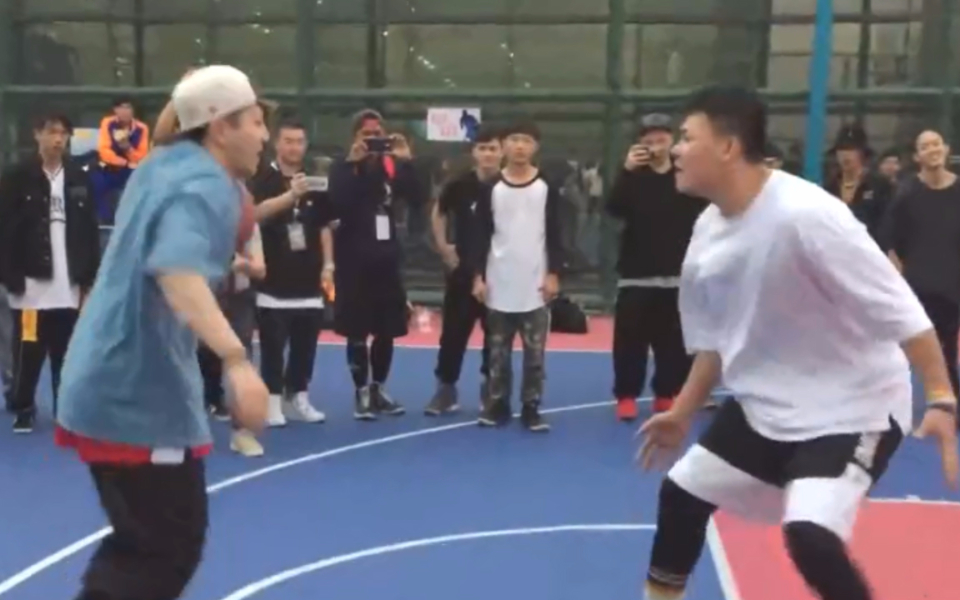 头盔哥和日本高手对抗，气氛融洽，街球不是非要那么暴力!