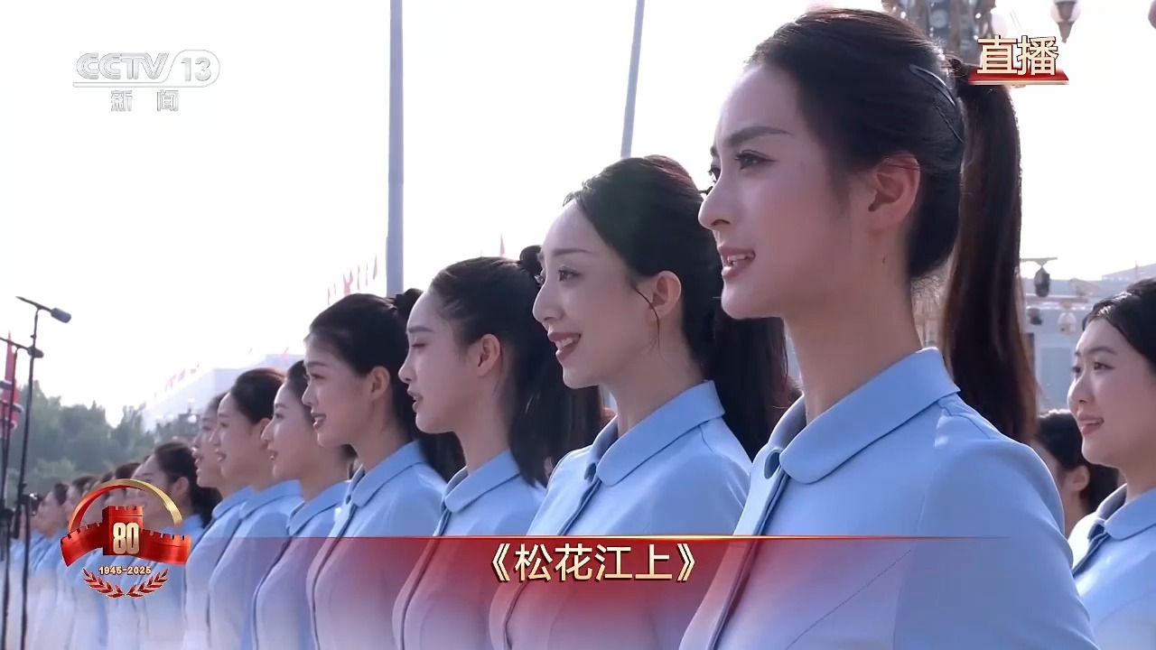 天安门前 这首《松花江上》让人眼含热泪！