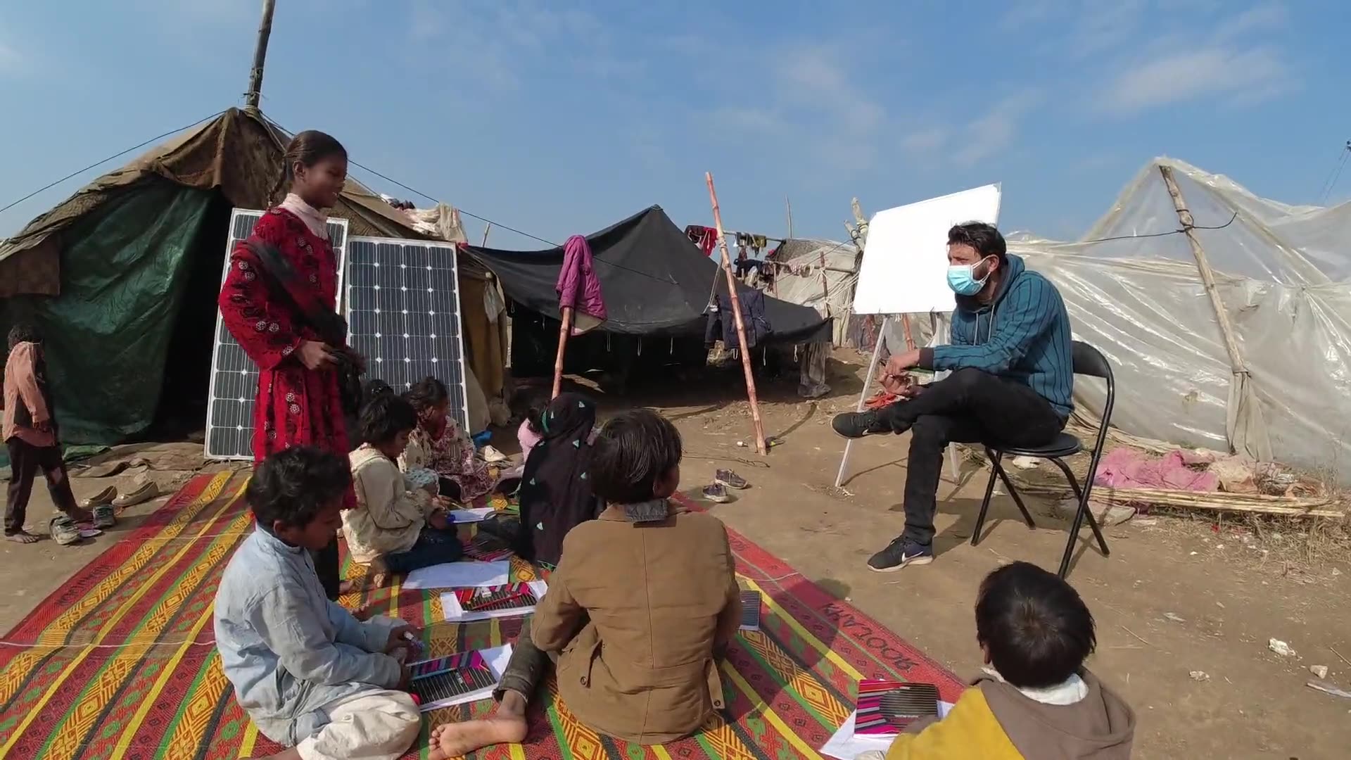 实拍巴基斯坦贫民窟小烟民 年龄最小者仅5岁（高清） -国际频道-新华网
