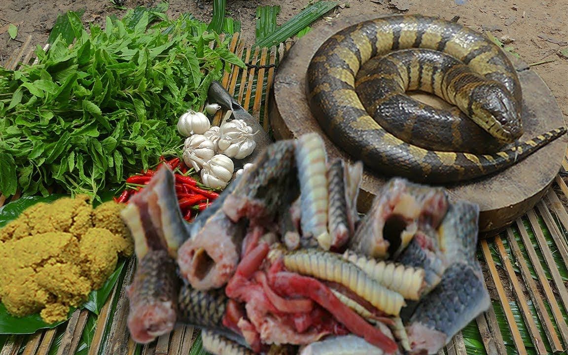 越南人吃蛇永远都是简单粗暴，直接一锅煮