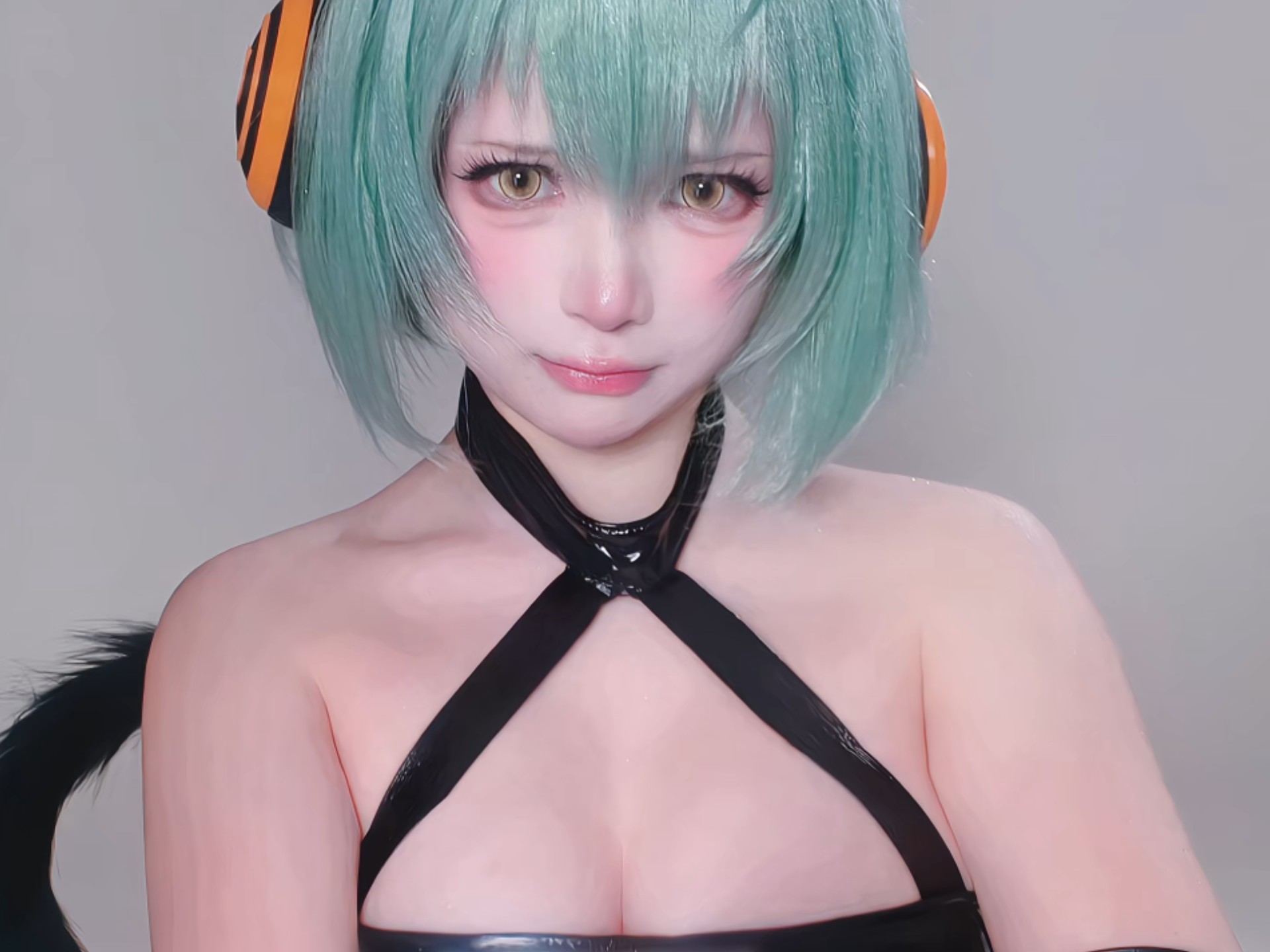 Green cat cat head shock!