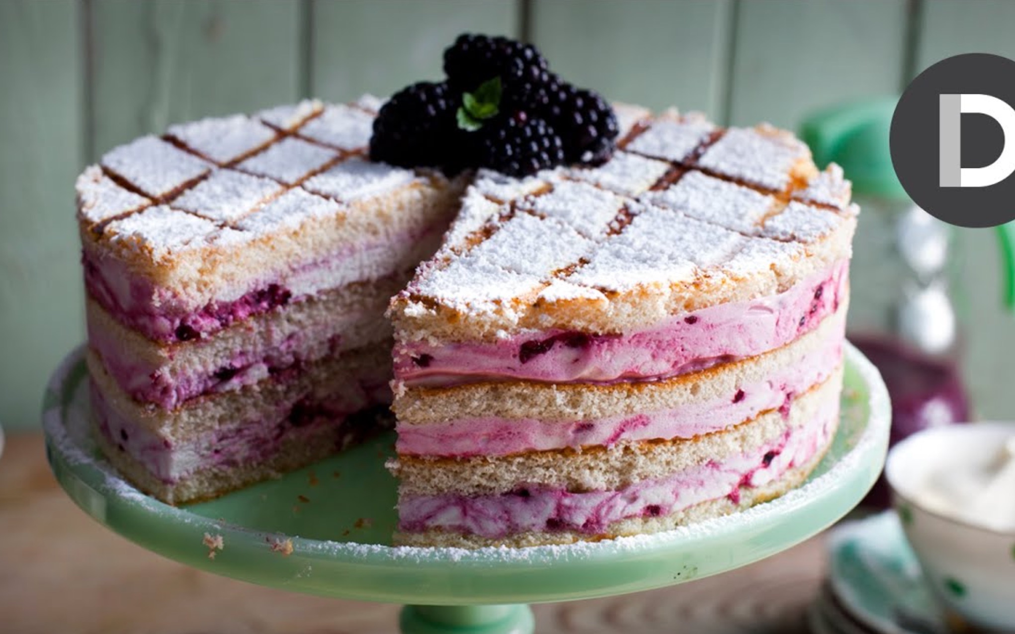 夹心树莓蛋糕