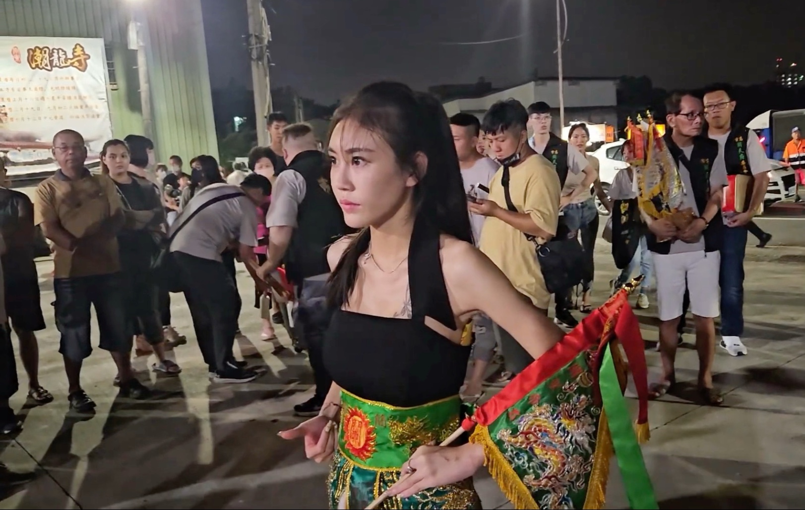Super hot! Pretty Prince Lotus leads the troops and invites them to the fire.