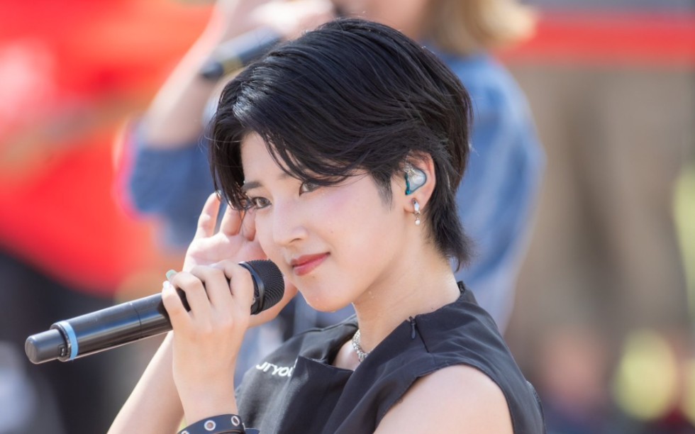 Kojima Hana, a 19-year-old girl with short hair.