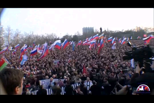 俄罗斯民众齐唱《神圣的战争》