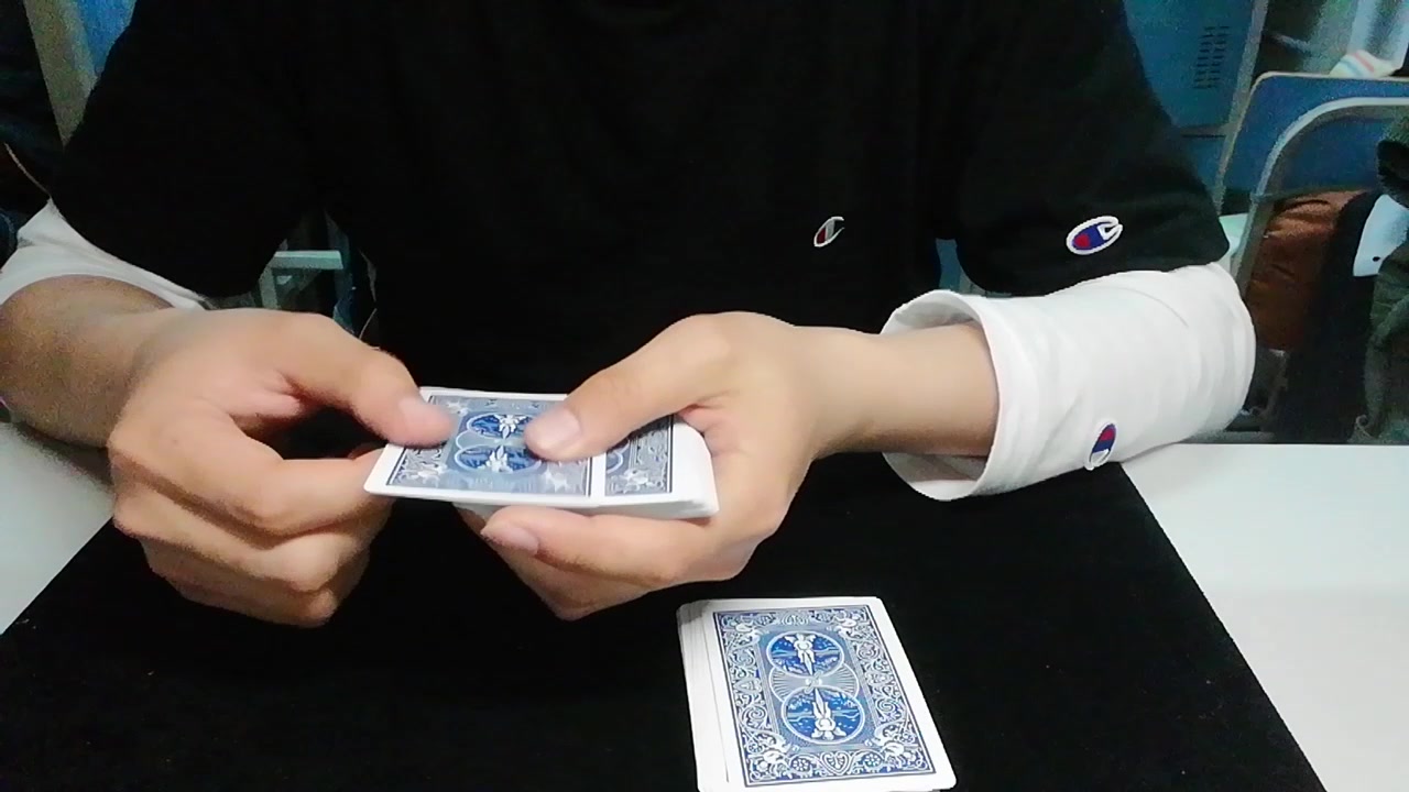 魔术教学纸牌读心术可以洗牌可以骗妹子的手五一小长假快乐呀