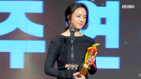 中文获奖感言！汤唯凭《分手的决心》获韩国第42届影评奖最佳女主角