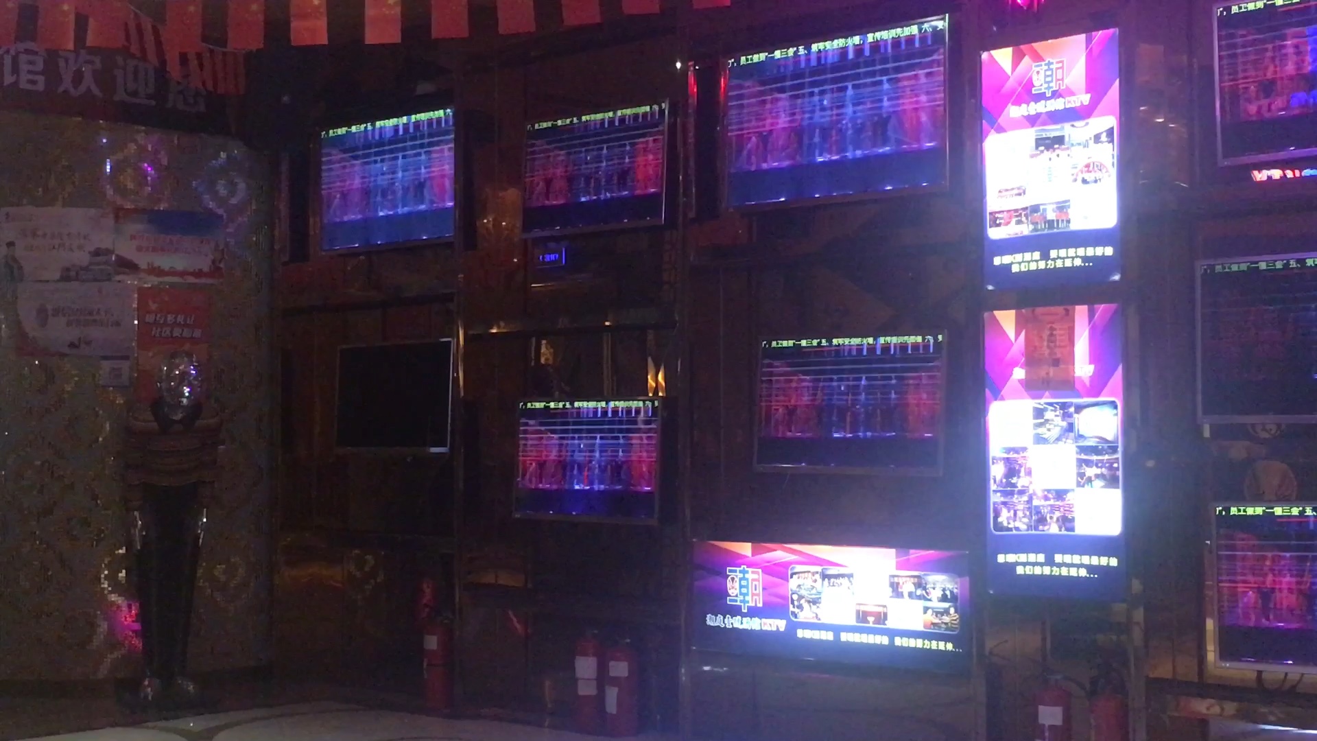 在重庆酒吧千万不要得罪酒吧里面的“服务员” - 视频Video