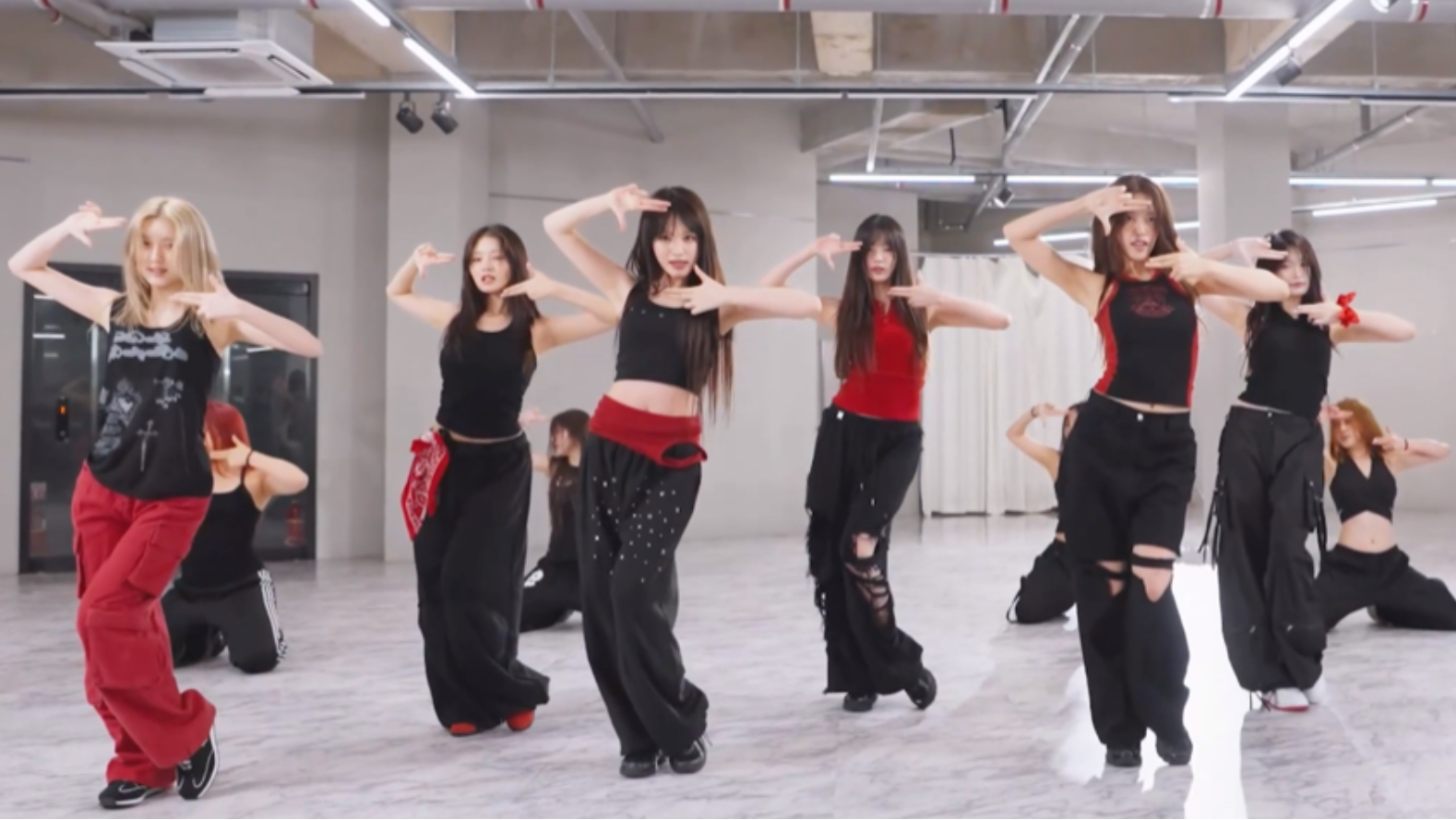 『4K镜面扒舞』IVE最新回归曲XOXZ镜面练习室 加亮+音源替换 副歌单P 扒舞用