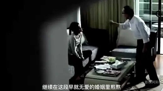 人性欲望交织的国产片，丈夫发现妻子秘密视频，画面令他终生难忘