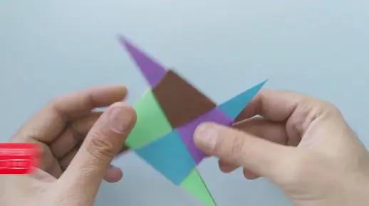 又一款忍者飞镖折纸，外形酷炫，扔出去飞的又快又远，步骤很简单