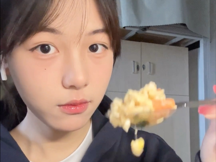 这饭吃的，给人好命苦的感觉（bushi）