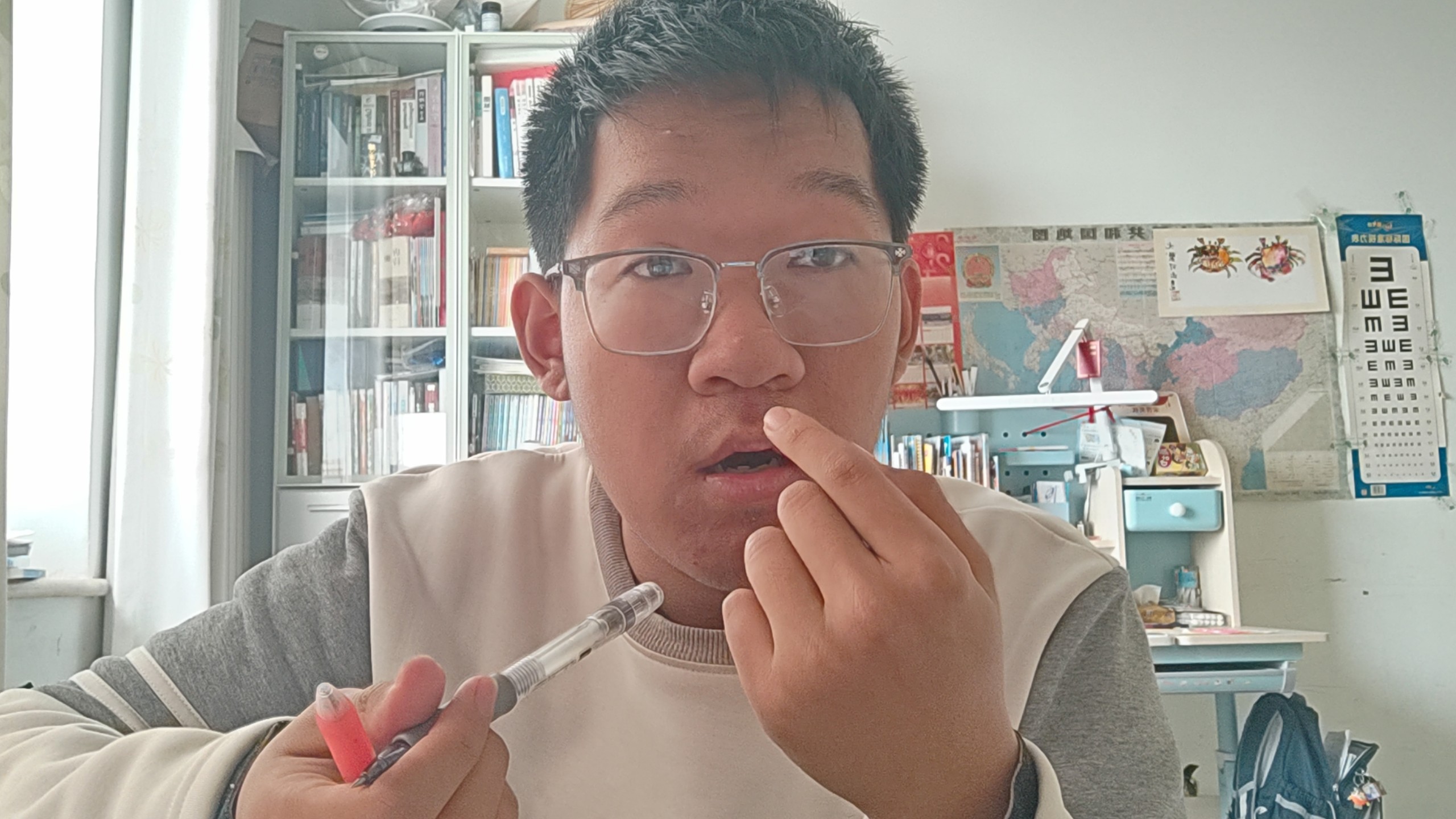 四月了，还有两个月高考。我呀？我去高考吗？那很想跳楼了