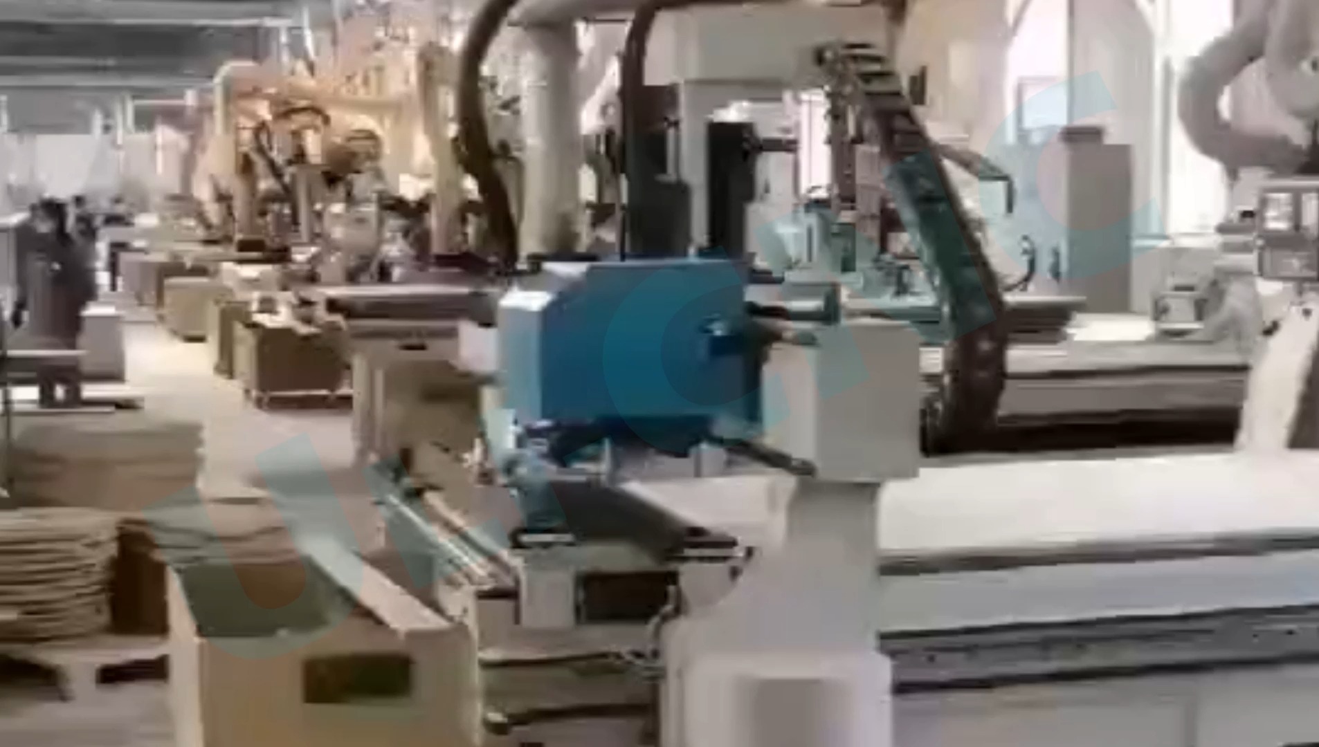 原力IS2压辊式沙发板材开料机