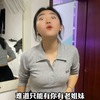 女儿想出去约会，故意趁老妈洗澡敲她一笔，小屁孩这操作真绝
