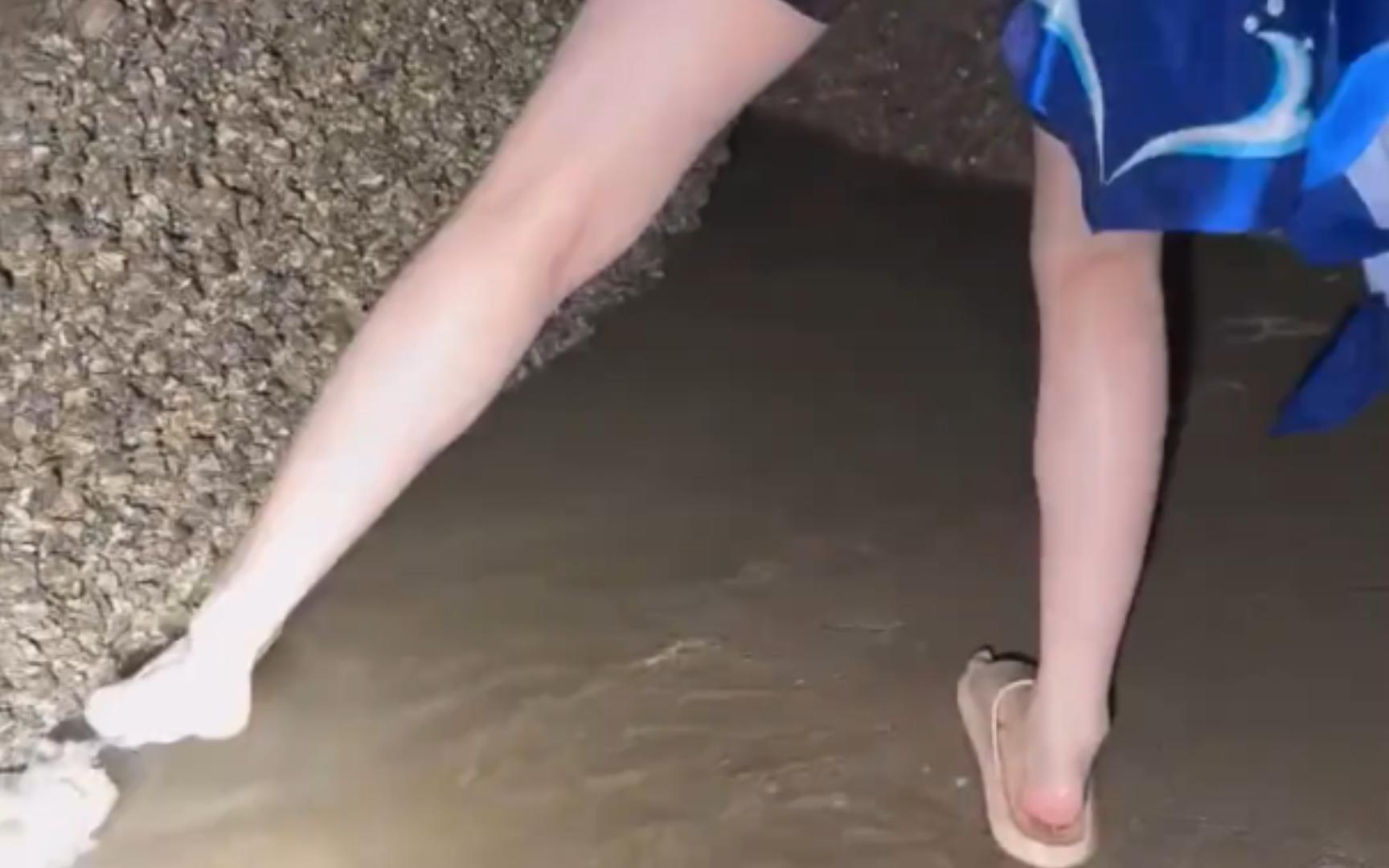 Don't wear slippers near the water~ Furnina's own test Hara Kami Suigami Furnina cos