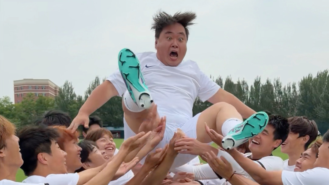梅西C罗小心点，我开始练球了
