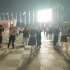 实拍深圳文化广场，广场舞不再是大妈的专利，00后小姐姐也喜欢跳