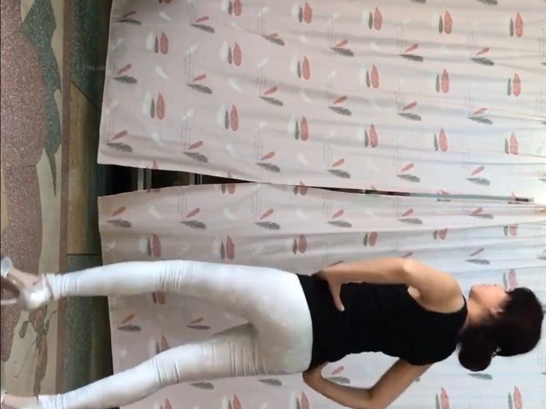 玲珑背面摇广场舞