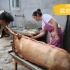 山东日照大哥烤制脆皮烤猪，50一斤，一头猪赚500元，旺季一天卖4头，真牛