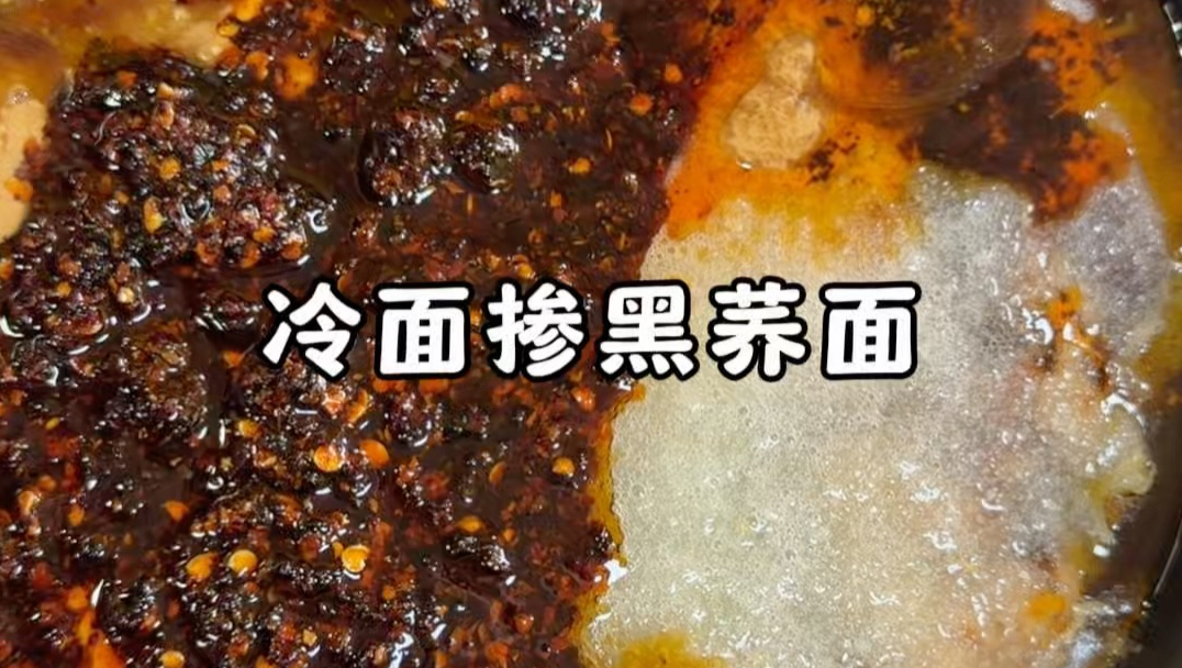 必须裹满酱料才好吃#砂锅面