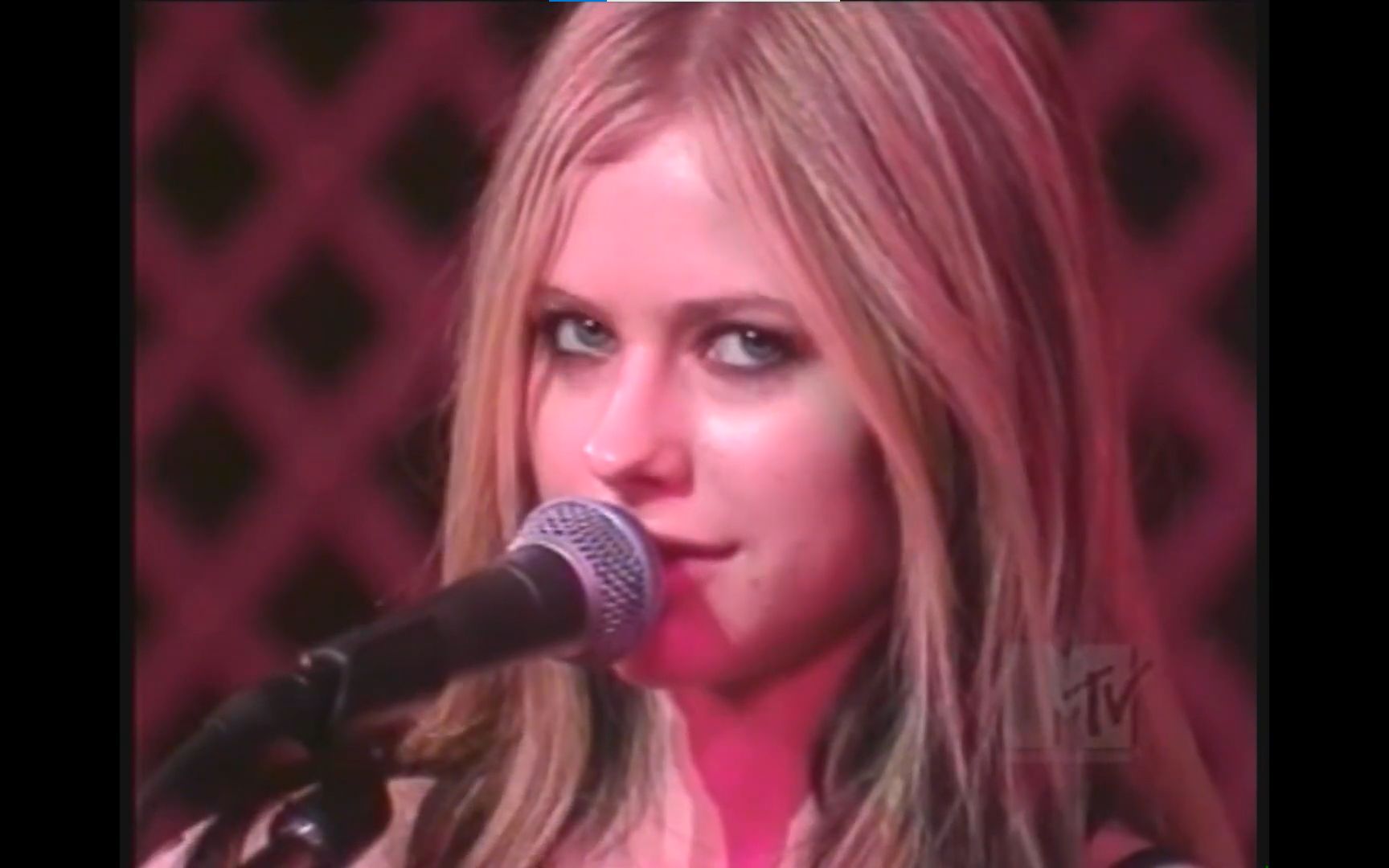 【艾薇儿2004年日本宣传采访+现场】Avril Lavigne Live in Japan 2004.05.12