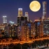 一首《小小月亮》照亮各位游子出生的城市、奋斗的城市，中秋佳节，千里共婵娟。