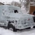 俄罗斯大叔用6吨冰块打造汽车，还能载人行驶
