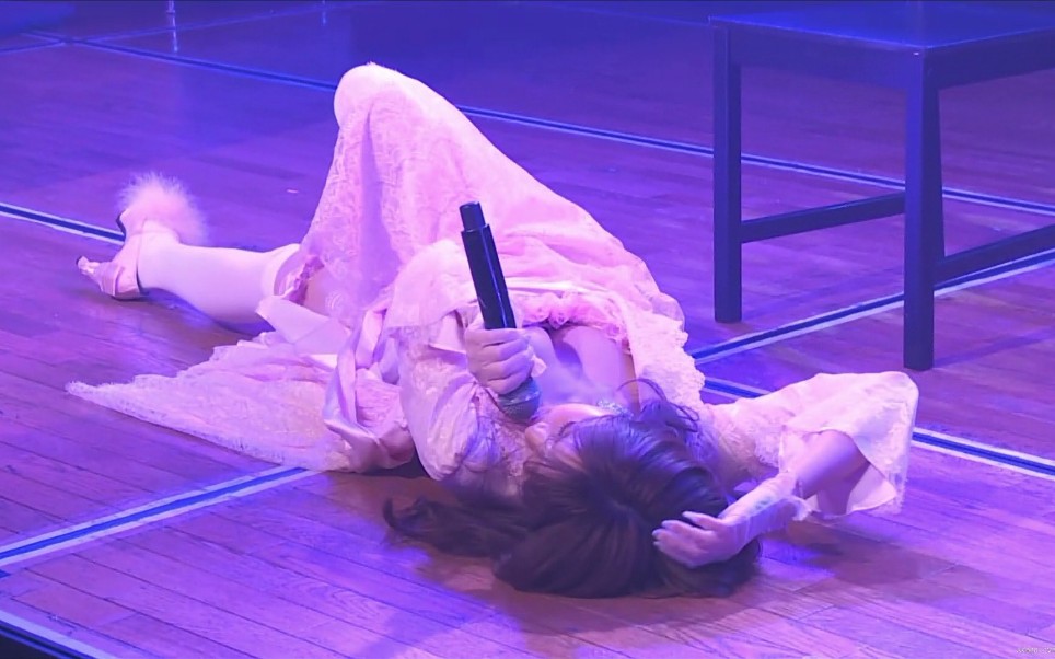 AKB48因为刚刚出浴、救护车、甜蜜骨关节、I'm sure、诱惑的吊带袜等