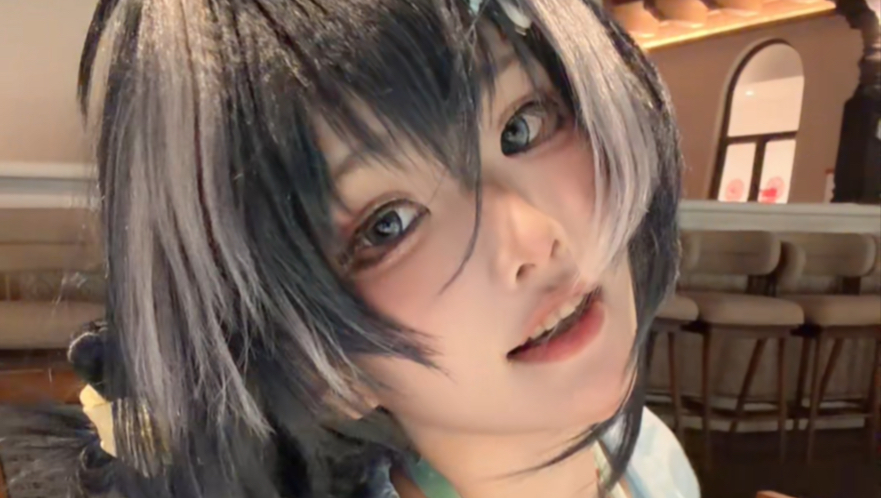 这个羽毛笔看起来很聪明