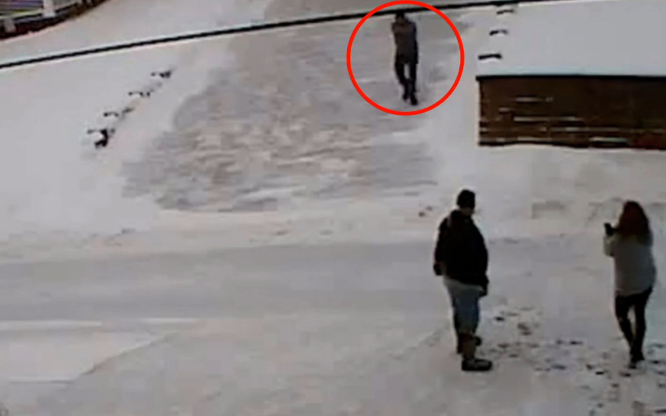 美国男子因扫雪争执枪杀邻居夫妻后自杀
