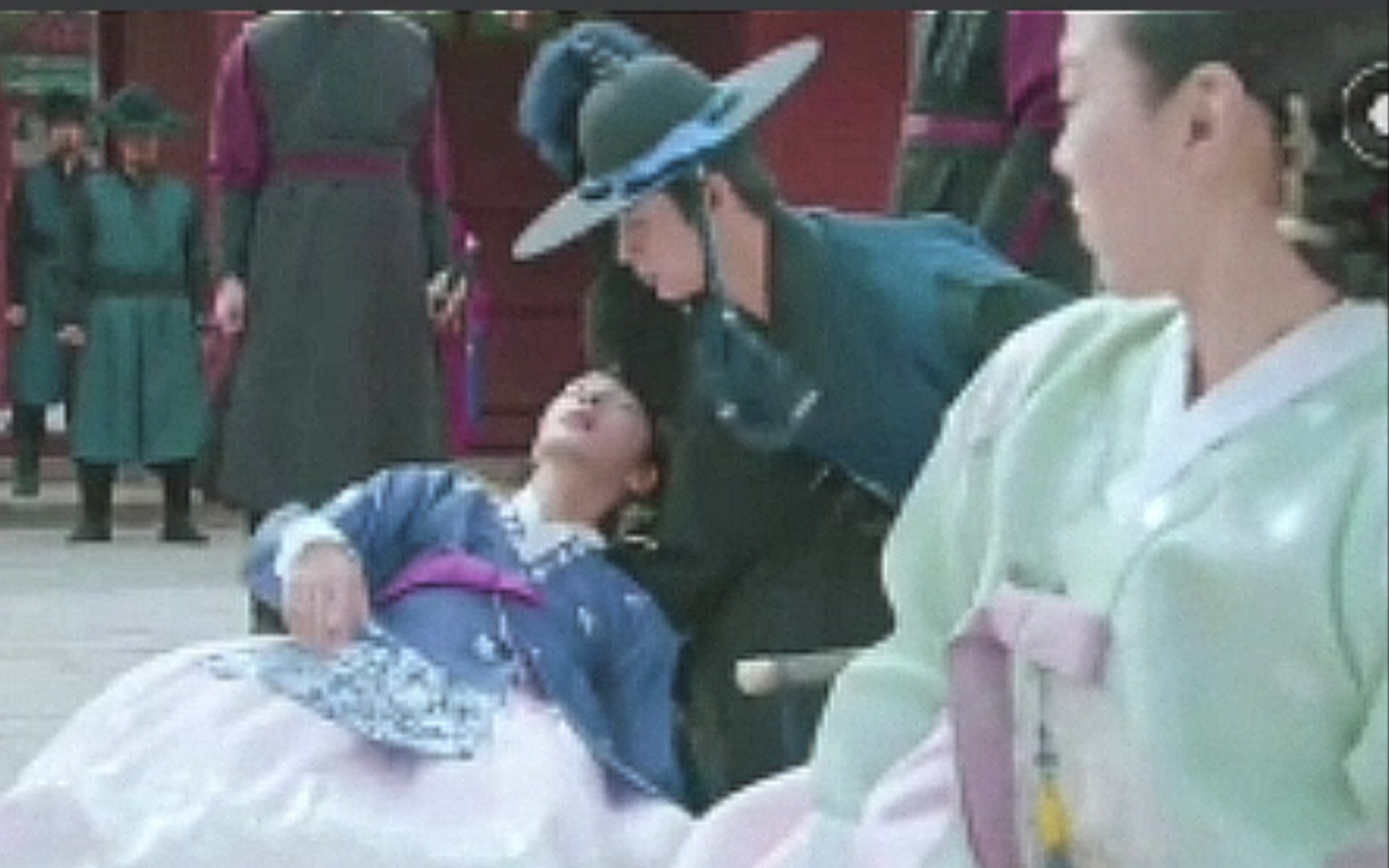 女主在医院晕倒男主怀中公主抱-影视综视频-搜狐视频