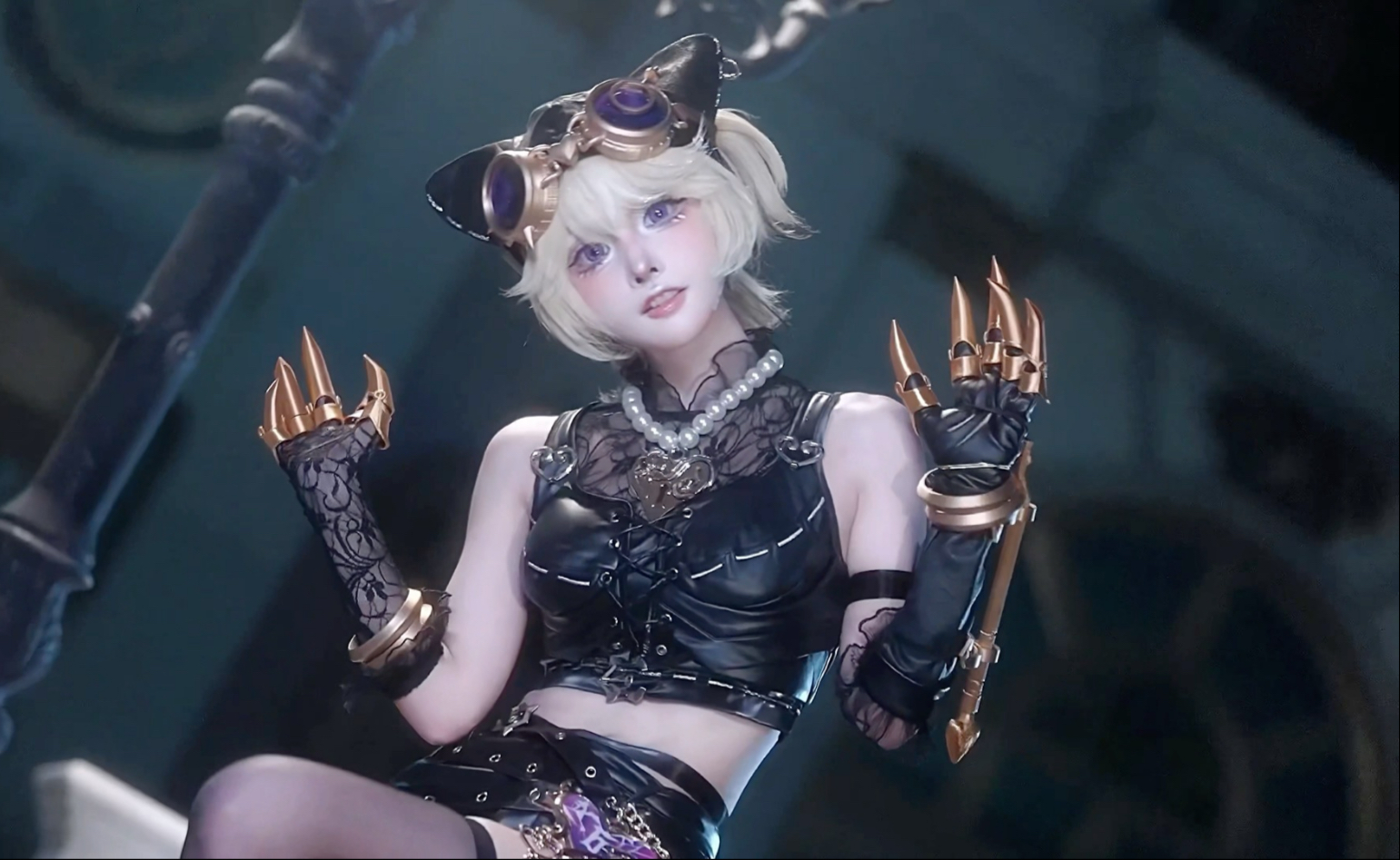 Spooky girls on the prowl! 💜