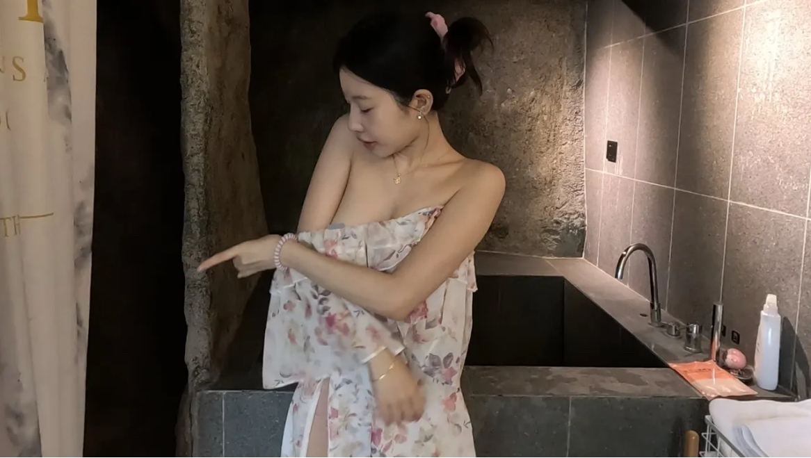 甜甜的贝贝展示proudfox设计的一款夏日热销连衣裙