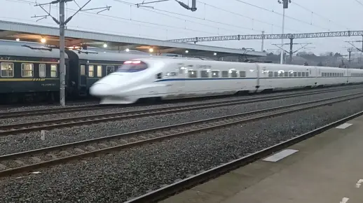 D5124（成都东-巴中东）（CRH2A2272）遂宁站通过