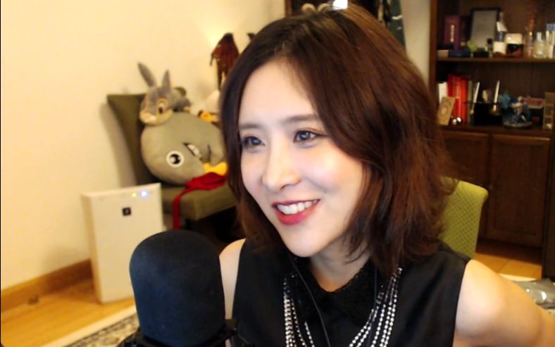 陈一发查房女主播反被表白,发姐老脸一红留下七字评论