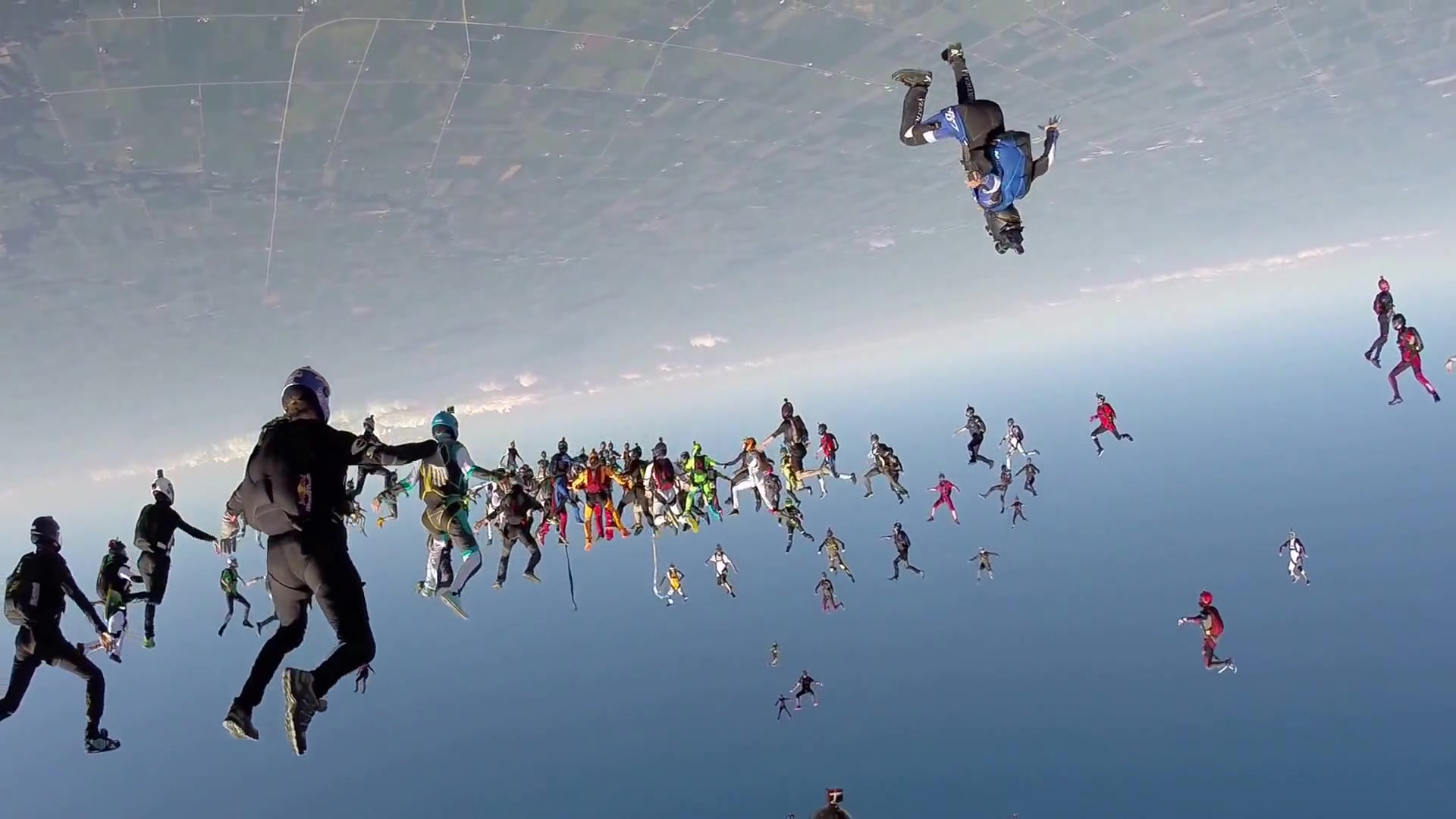 《164人倒栽葱-跳伞世界纪录》-vertical world record - 2015 164