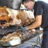 整只大猪都烤了切了。奥地利街头食品