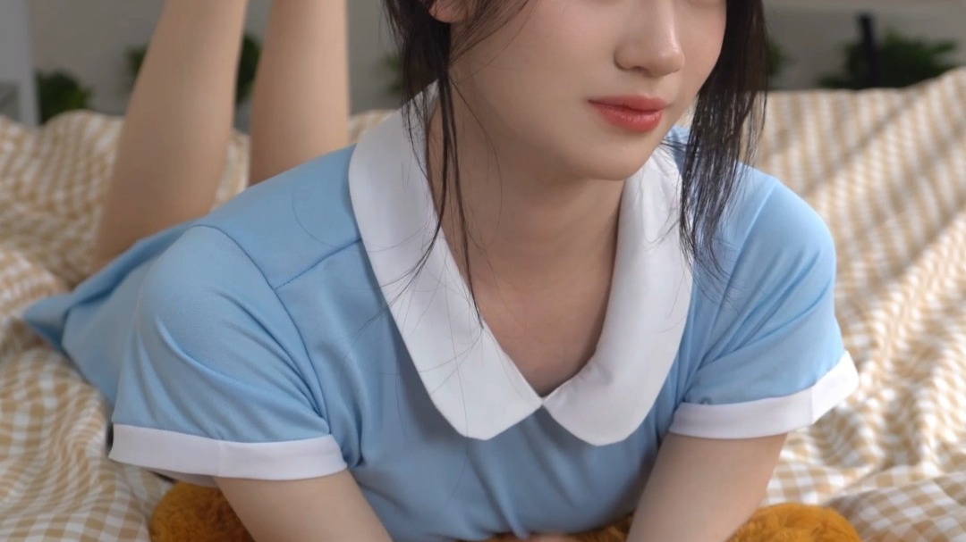 校花级女大，兼职模特约拍 时薪1k