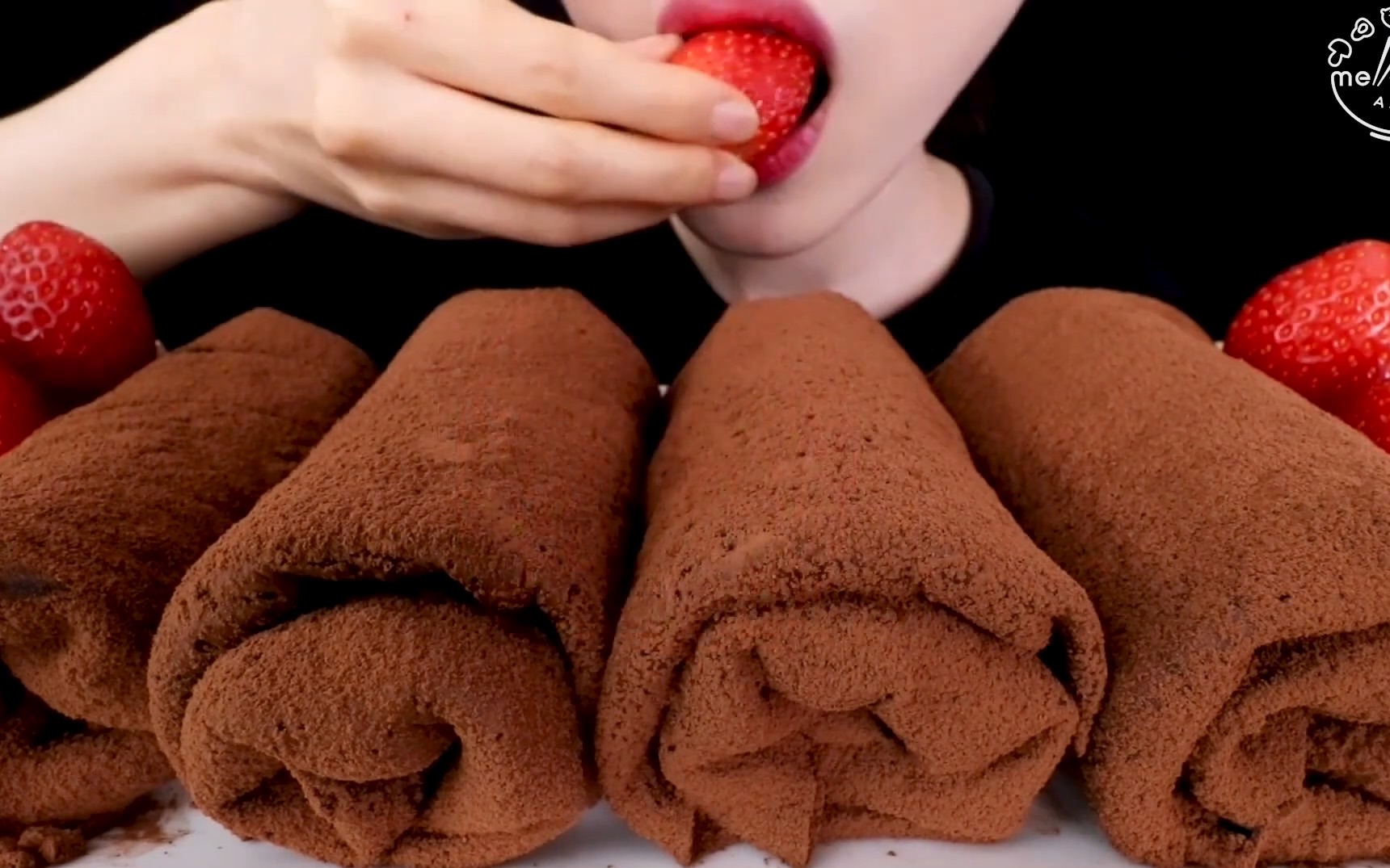 Mellawnie - 🍓｜自制奶油多多巧克力毛巾卷➕草莓系列