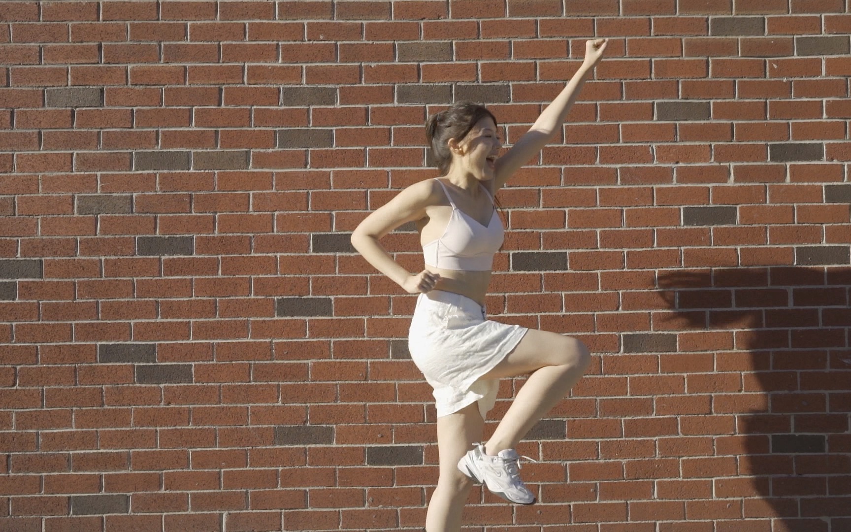 今天 我只穿内衣出门！